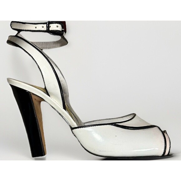 Manolo Blahnik White Black Petal Open Toe Block Heel Pumps Italy Size 5.5 - Picture 2 of 10